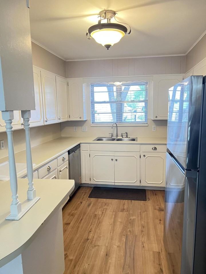 2820 Lindenwood Dr - Photo 5 of 13