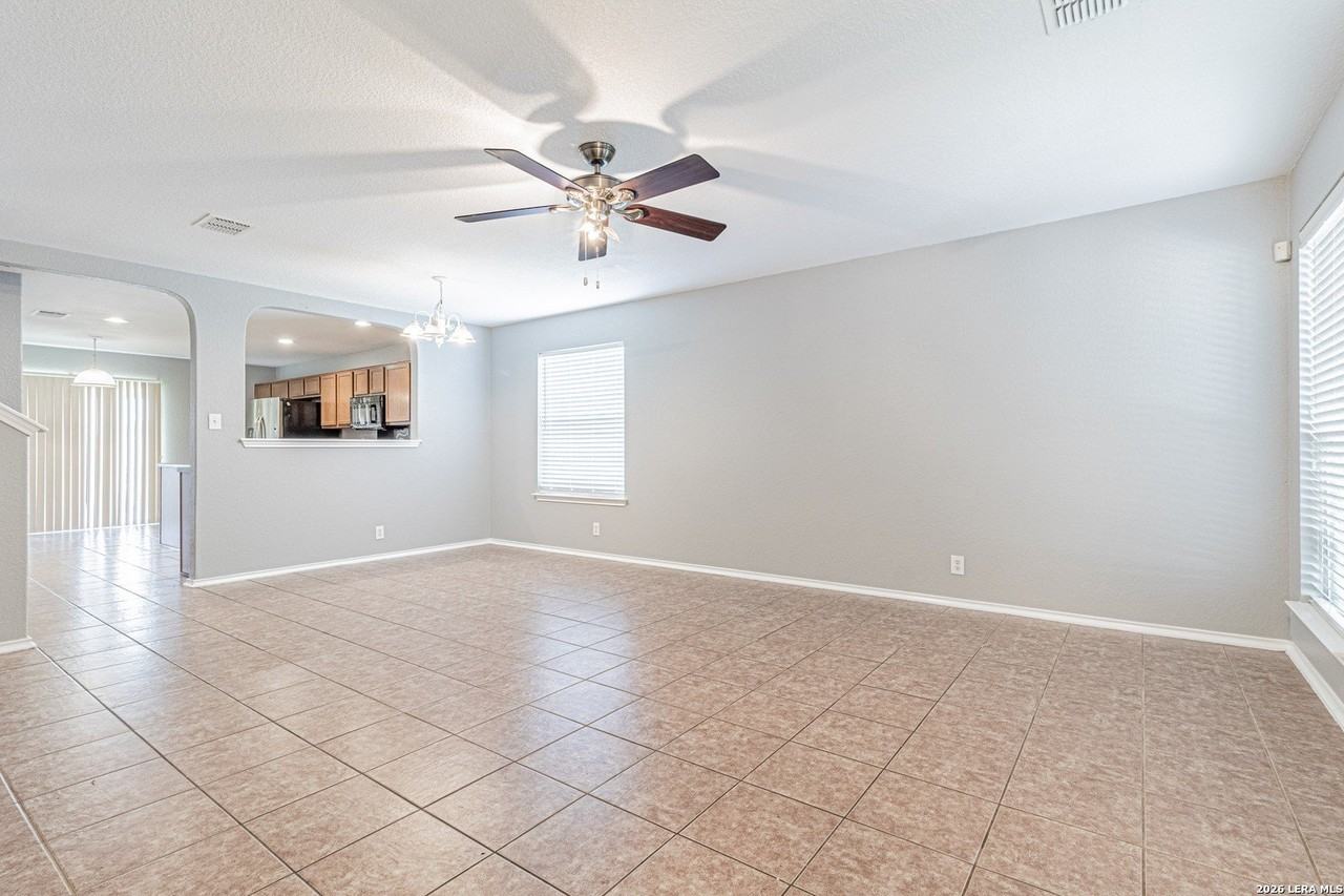 326 Diana Dr - Photo 4 of 39