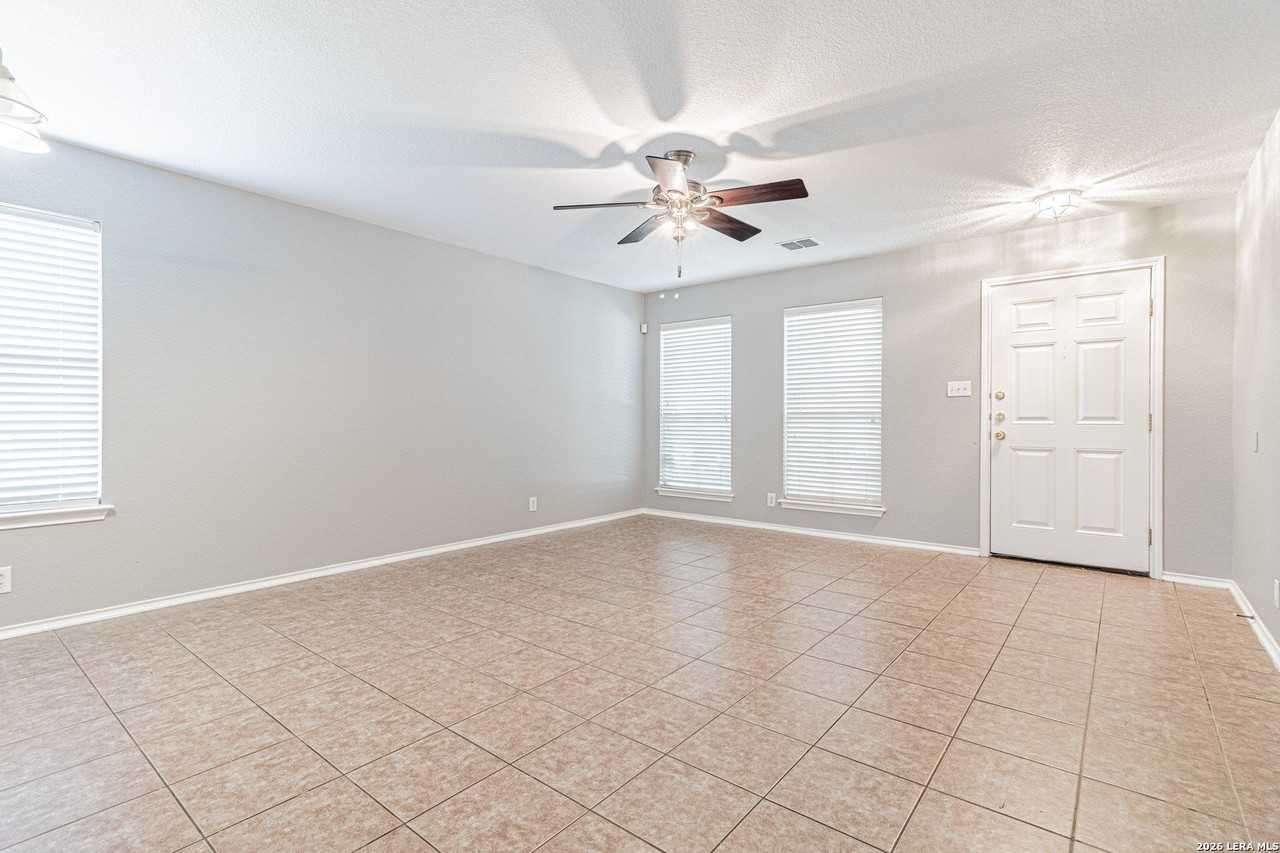 326 Diana Dr - Photo 5 of 39