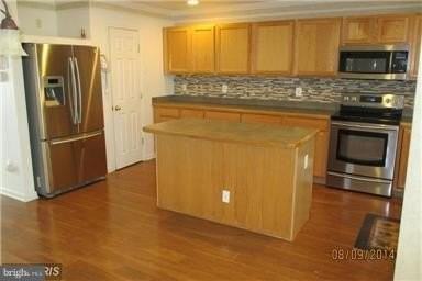 178 Goldsborough Dr - Photo 2 of 17