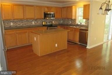 178 Goldsborough Dr - Photo 3 of 17