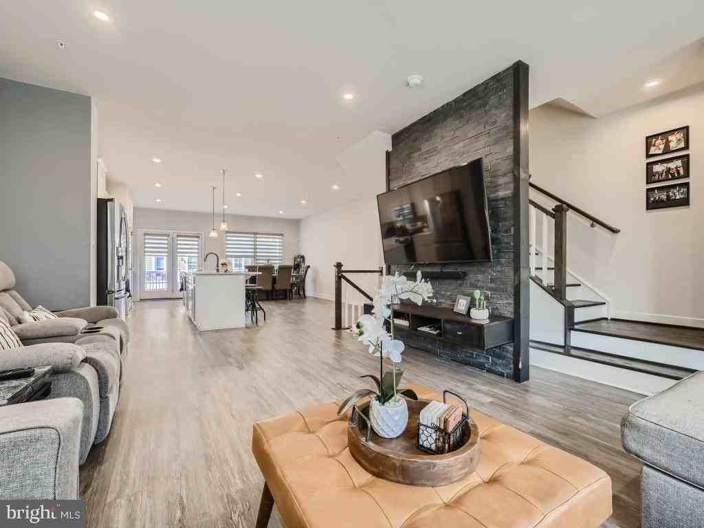 6230 Islington St - Photo 6 of 30