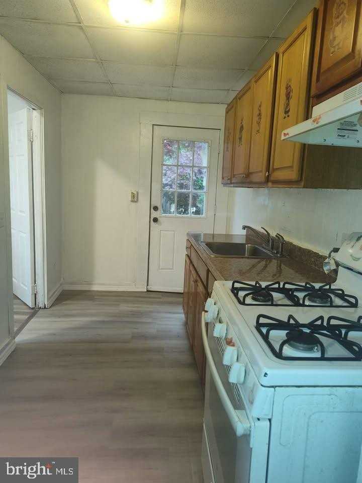 629 N 2nd St - Photo 2 of 8
