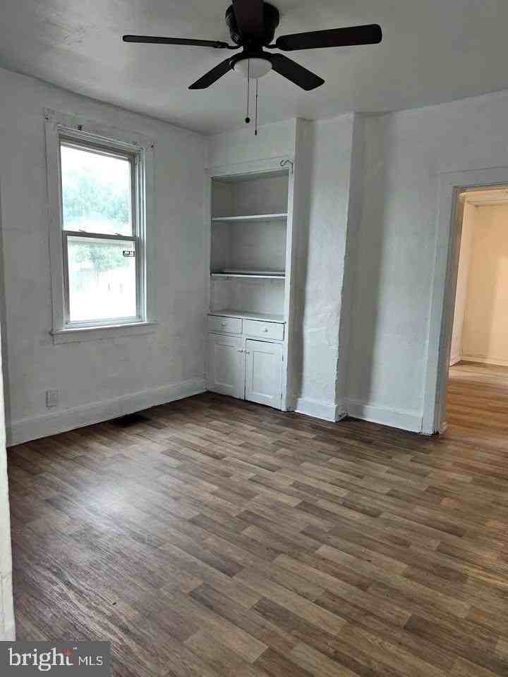 629 N 2nd St - Photo 6 of 8