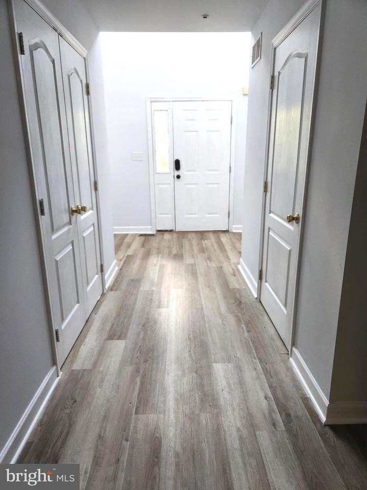 302 Hidden Dr - Photo 4 of 32