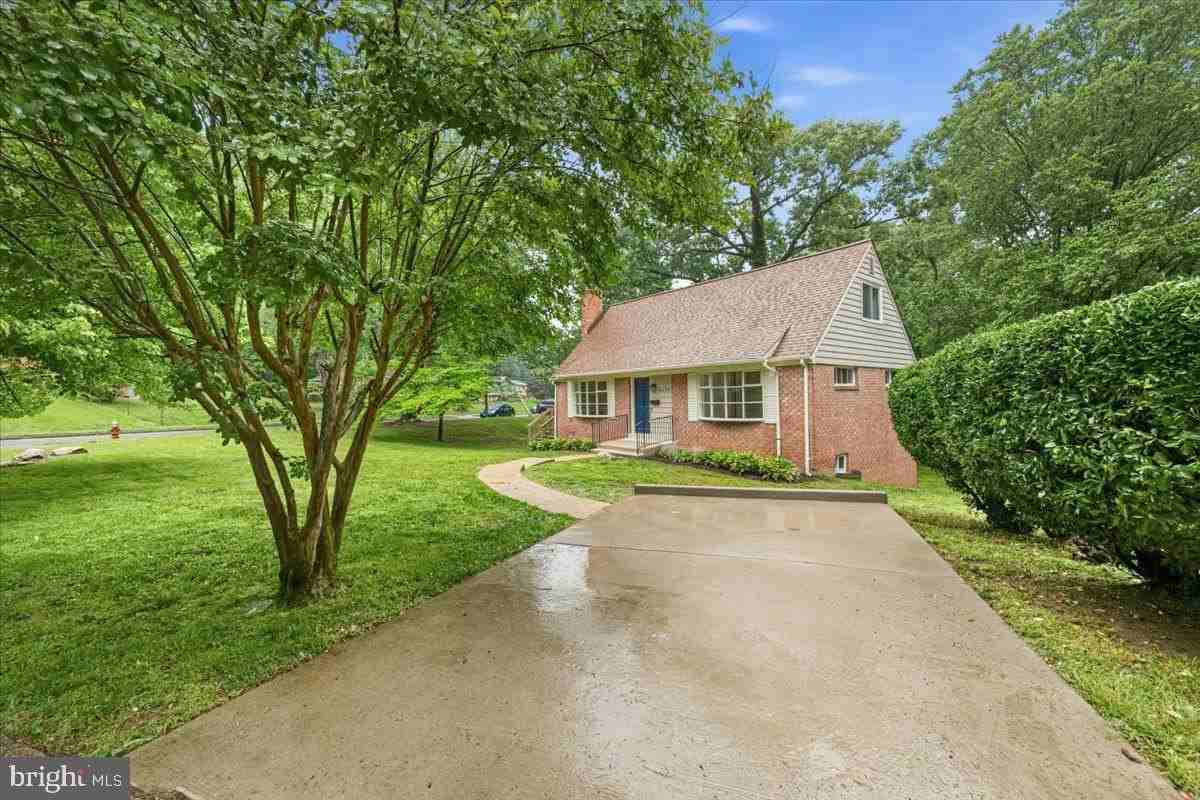 8624 Parliament Dr - Photo 7 of 49
