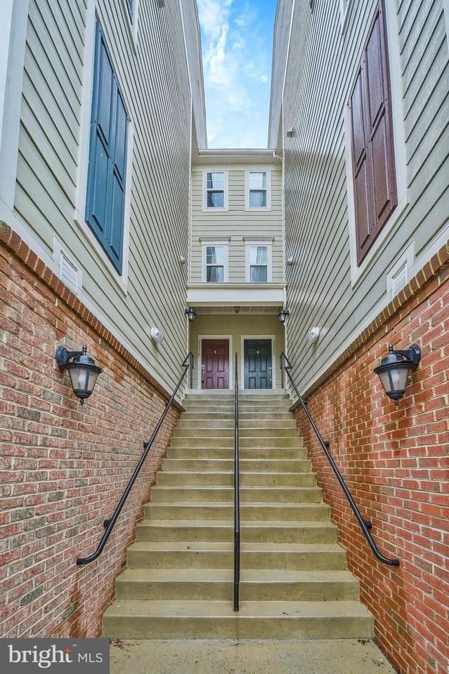 25218 Briargate Ter - Photo 2 of 40