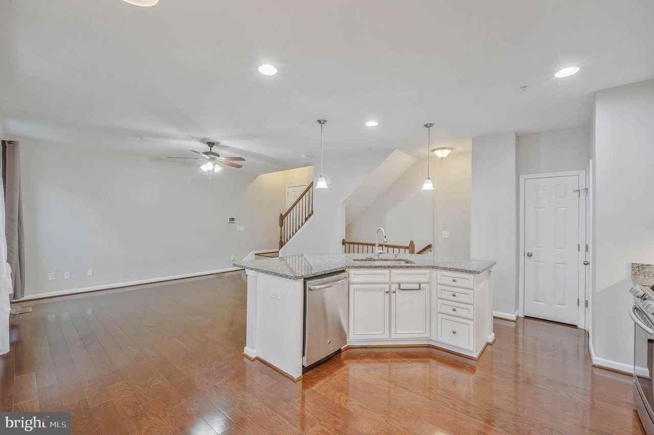 25218 Briargate Ter - Photo 7 of 40