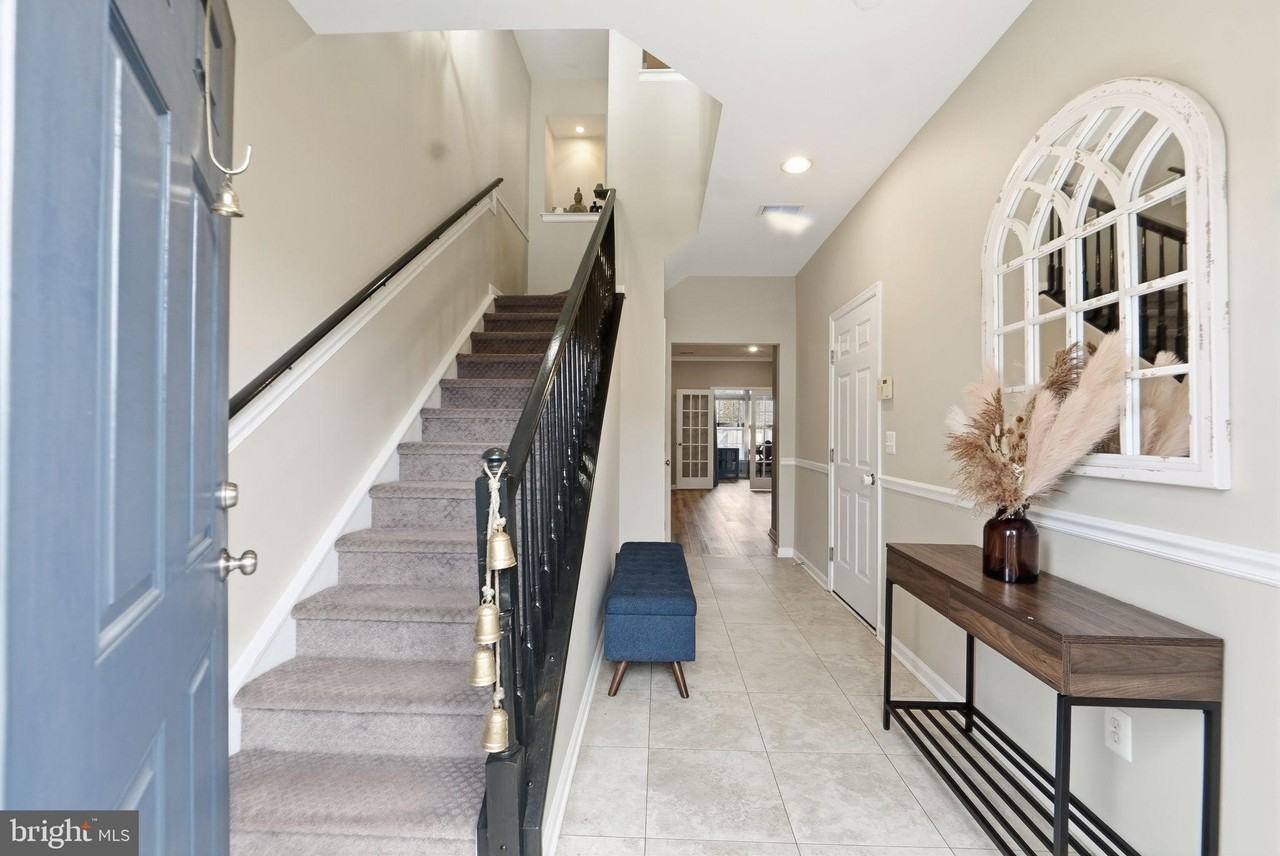 15058 Danehurst Cir - Photo 3 of 28