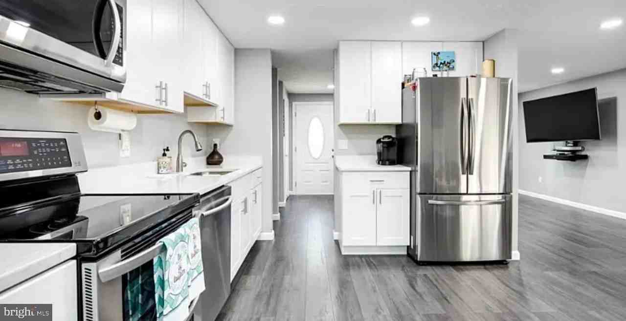 15337 Edgehill Dr - Photo 3 of 22