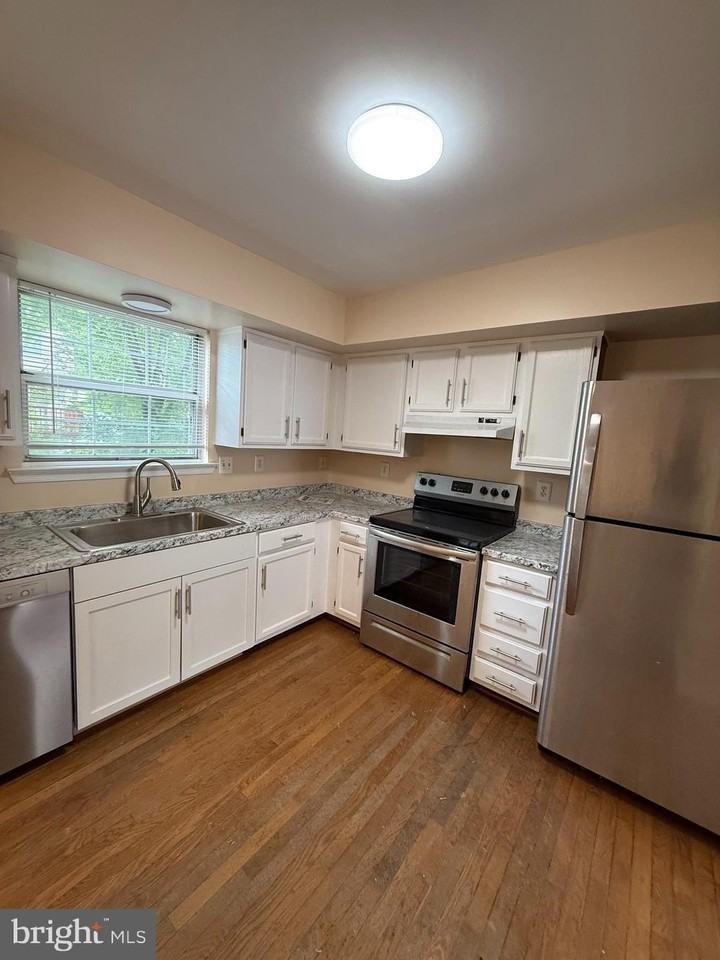 12224 Allspice Ct - Photo 3 of 15