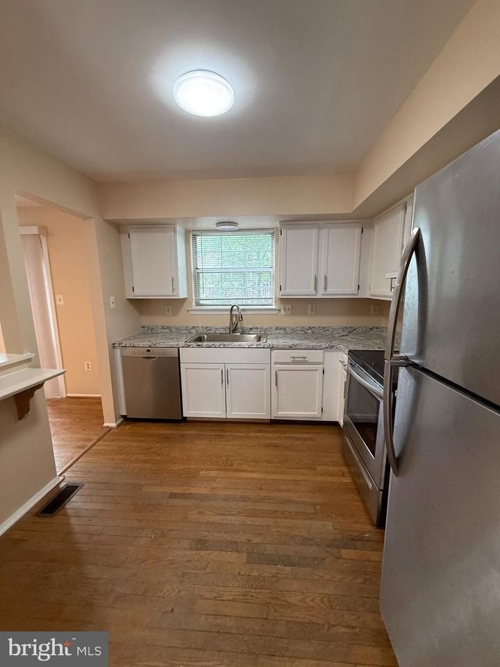 12224 Allspice Ct - Photo 4 of 15