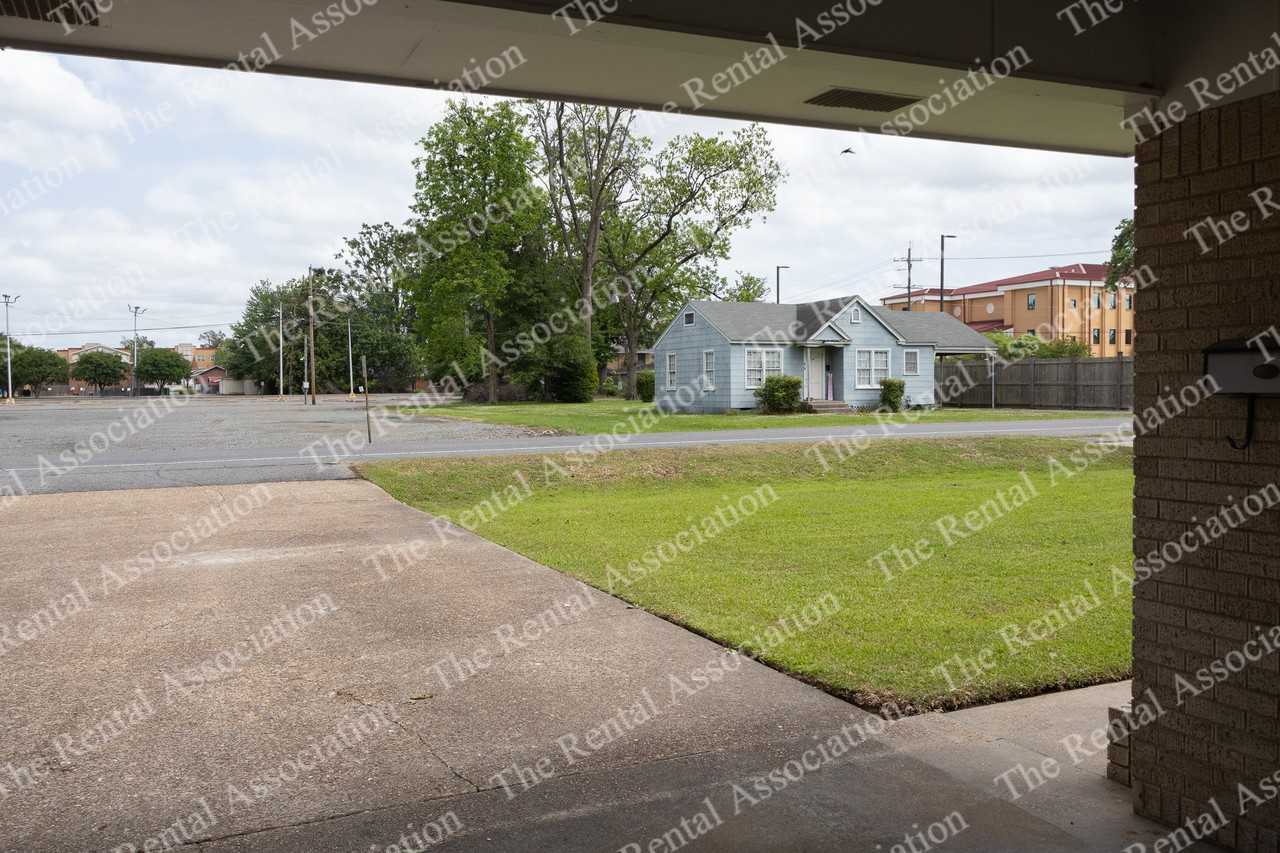 905 N Mcguire Ave #1 - Photo 3 of 29