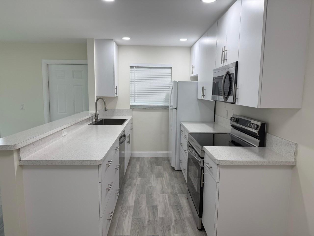 255 South Boulevard Unit# D ##D - Photo 4 of 17