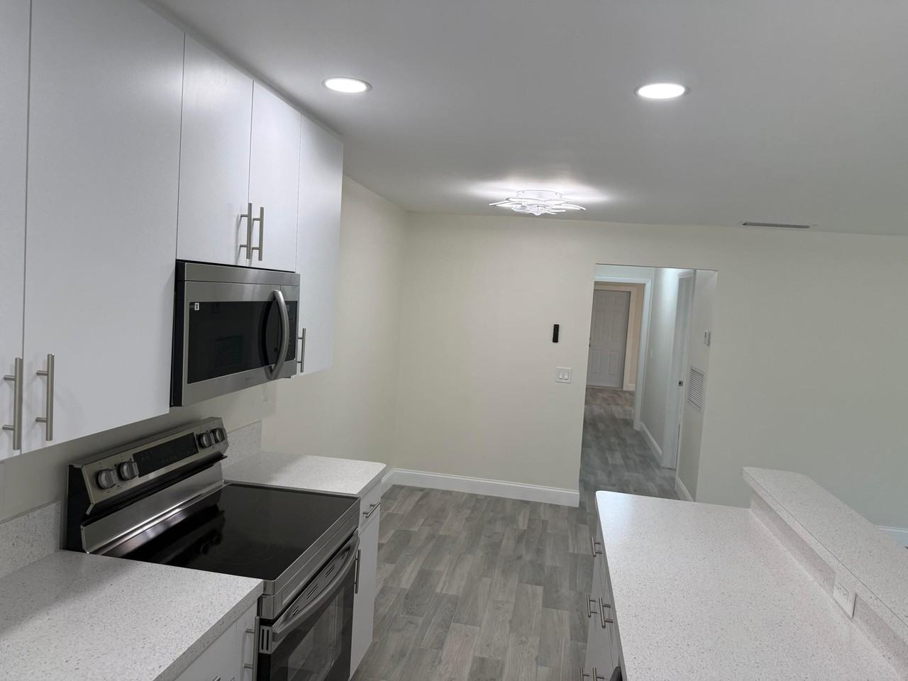 255 South Boulevard Unit# D ##D - Photo 6 of 17