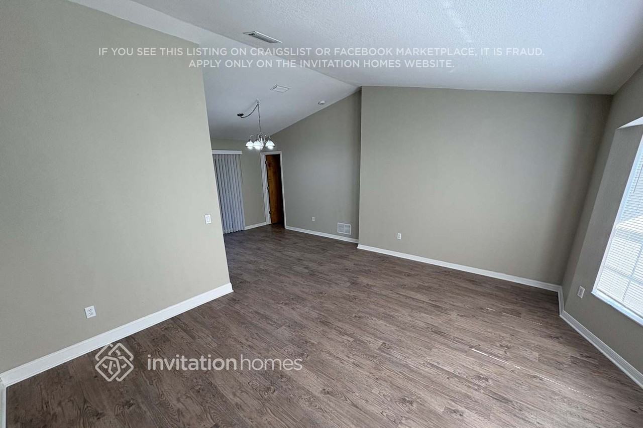 469 Dorchester St - Photo 3 of 15