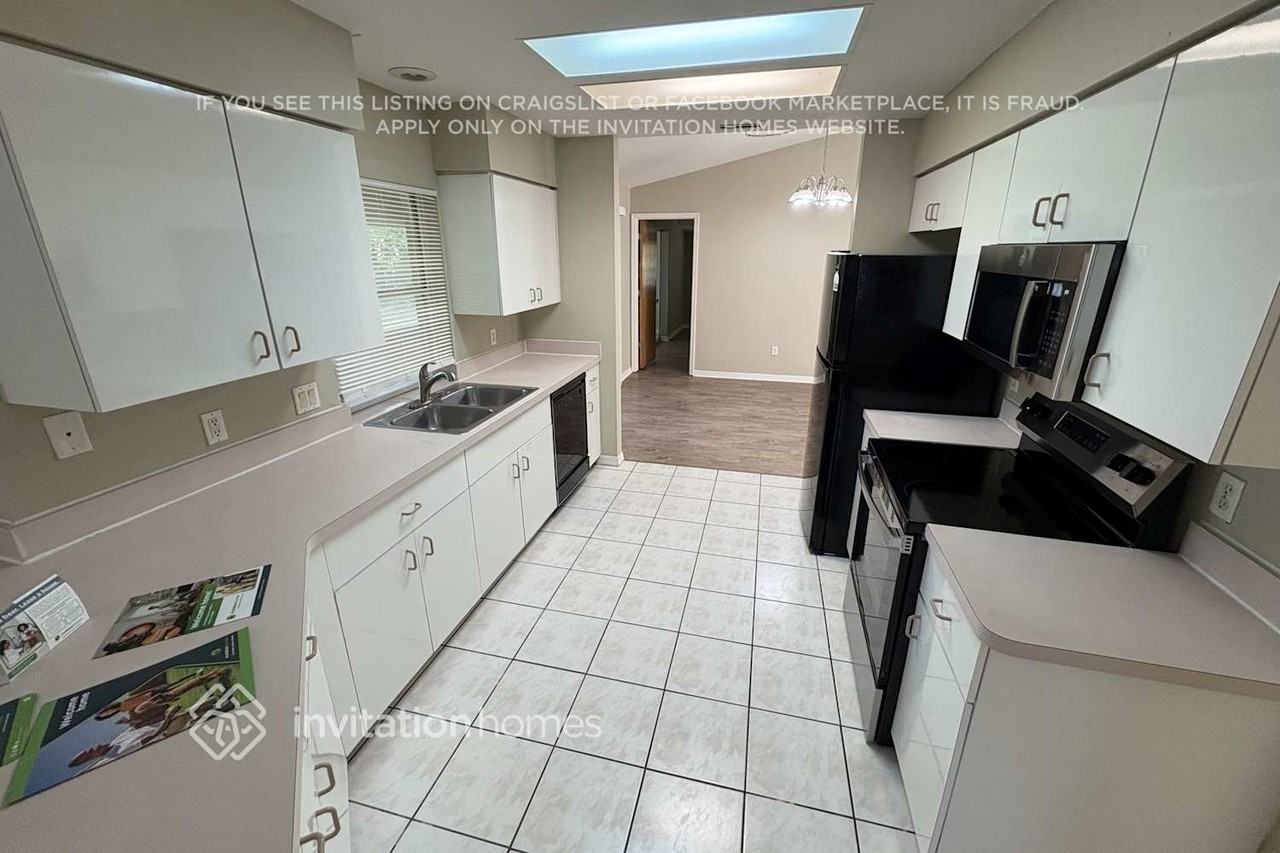 469 Dorchester St - Photo 5 of 15