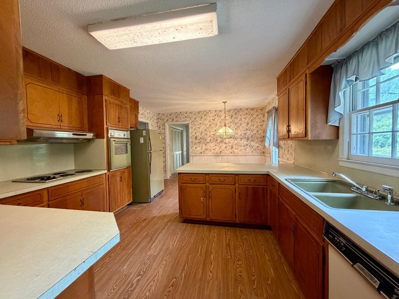 3720 S Providence Rd #1 - Photo 7 of 25