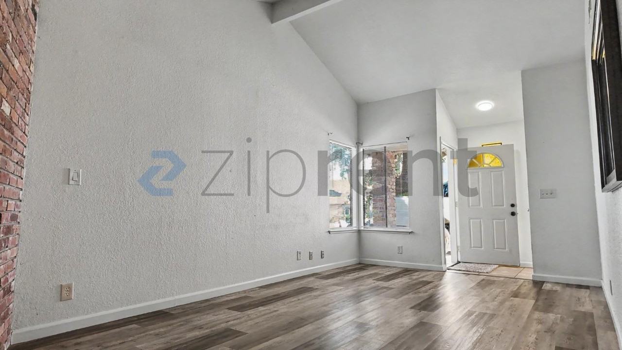 1812 Cirby Way #B - Photo 7 of 38