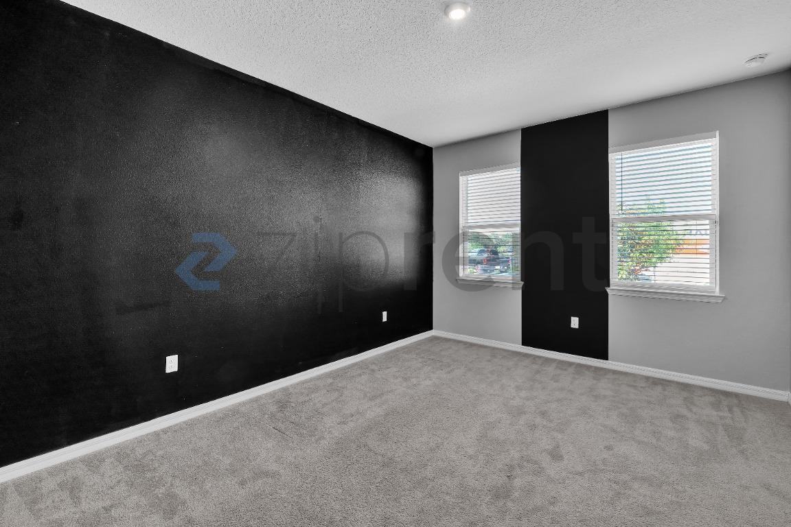 1105 Fig St - Photo 5 of 35