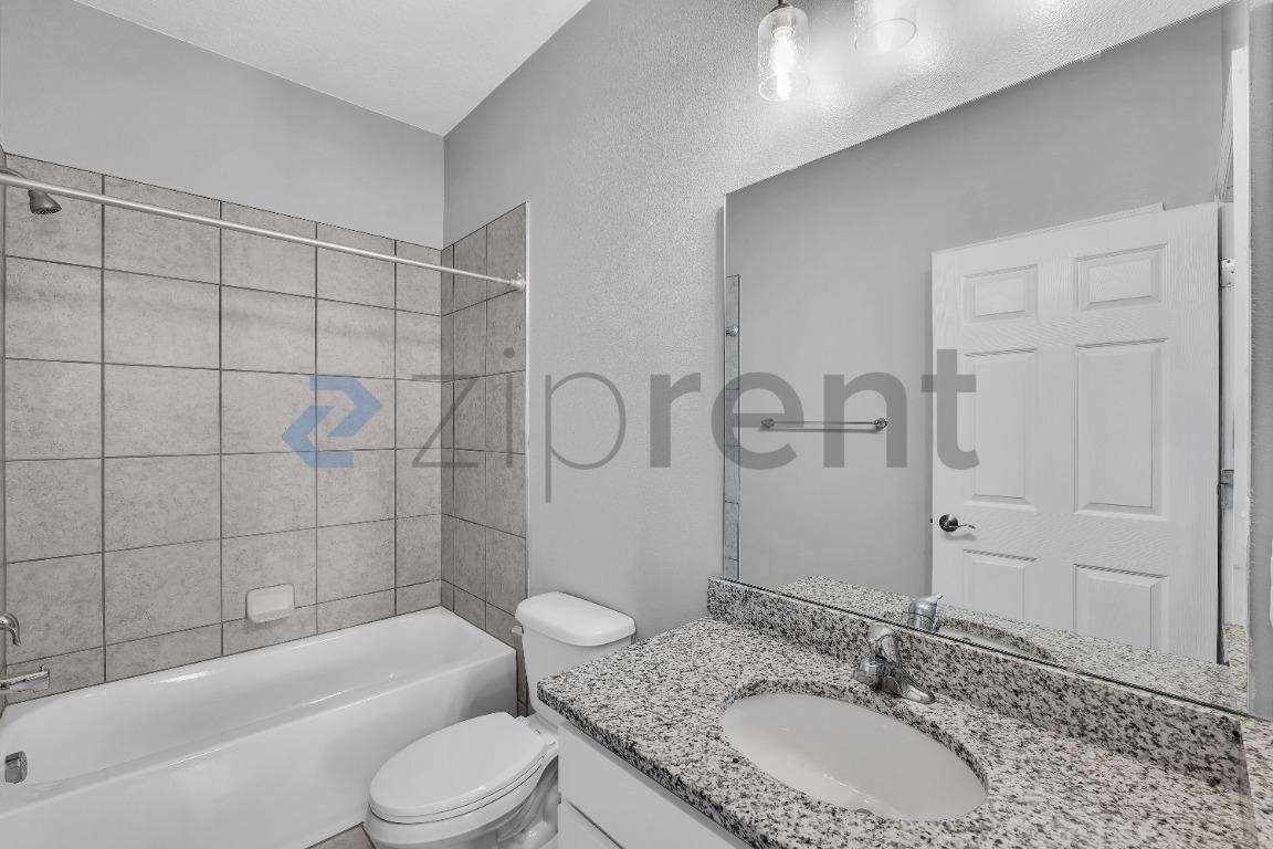 1105 Fig St - Photo 7 of 35