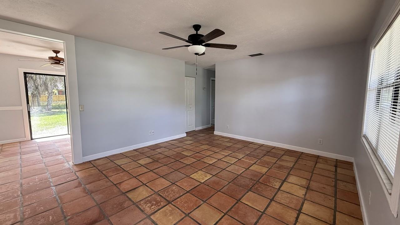 2325 Sw Pamona St #1 - Photo 3 of 19