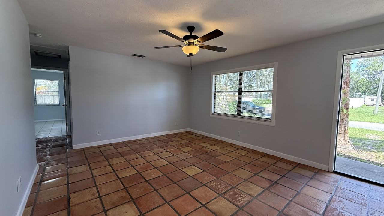2325 Sw Pamona St #1 - Photo 4 of 19