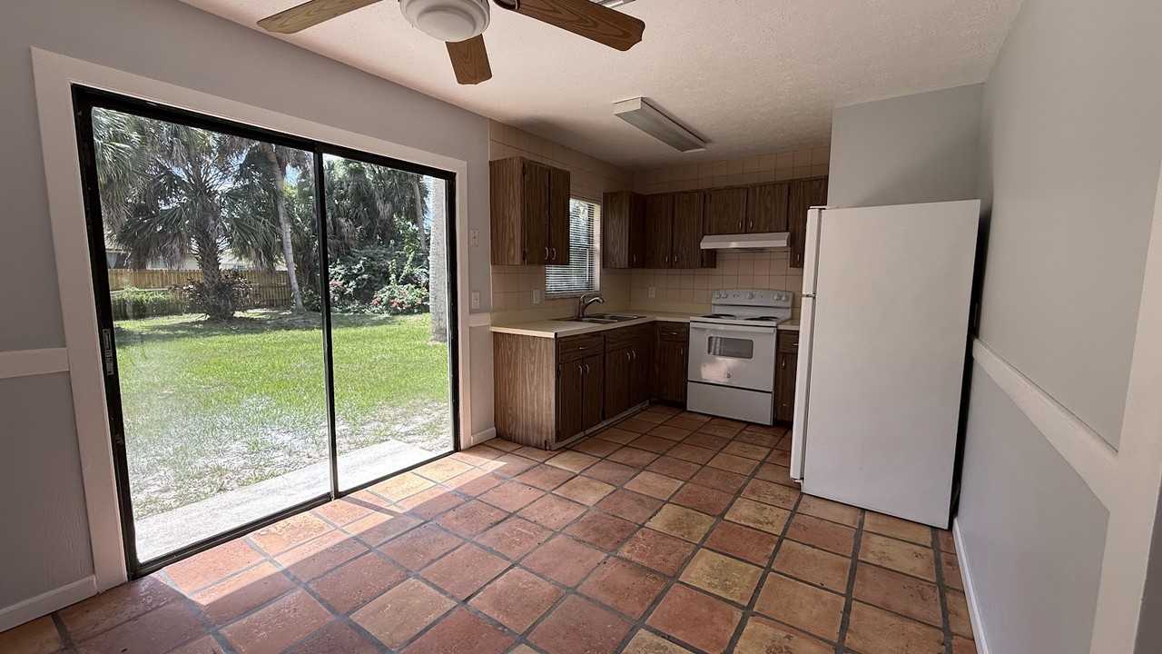 2325 Sw Pamona St #1 - Photo 5 of 19