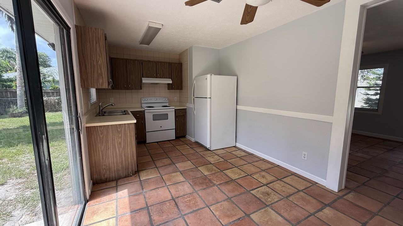 2325 Sw Pamona St #1 - Photo 6 of 19