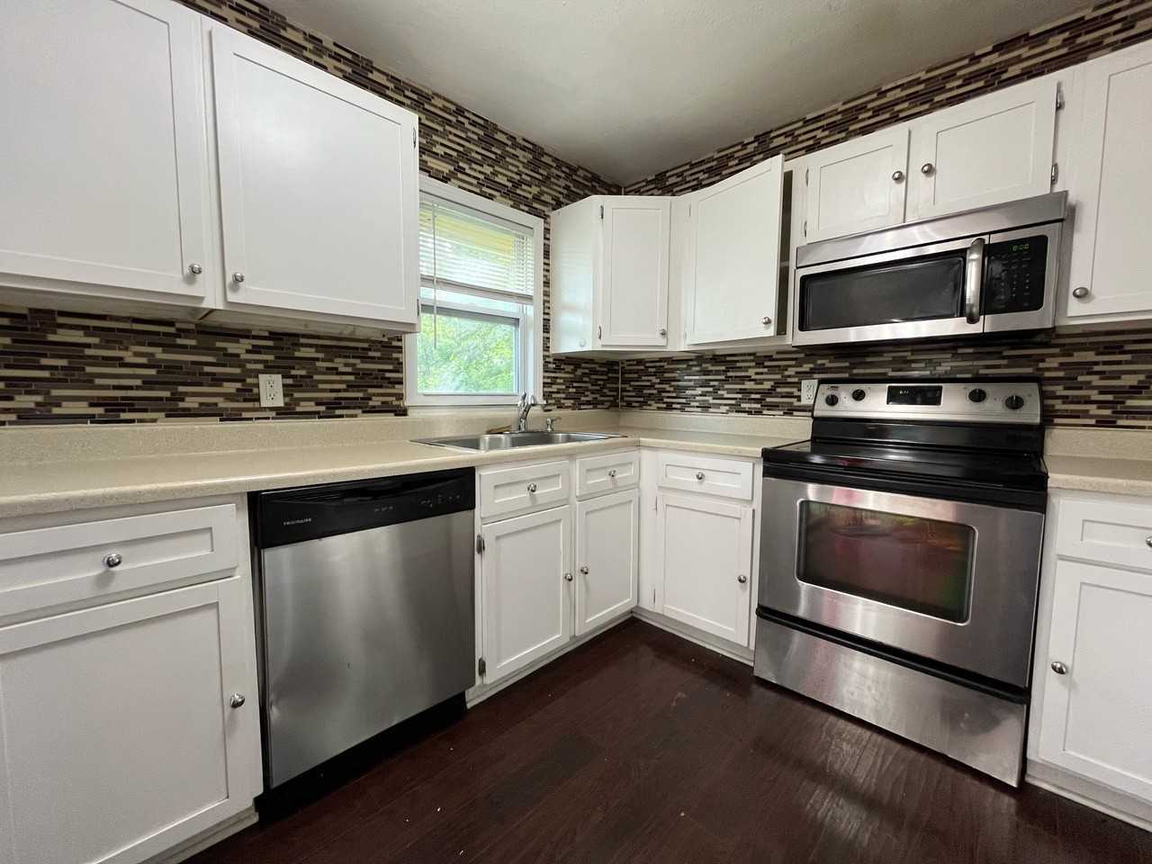 7208 Sw 16th St #1 - Photo 5 of 11