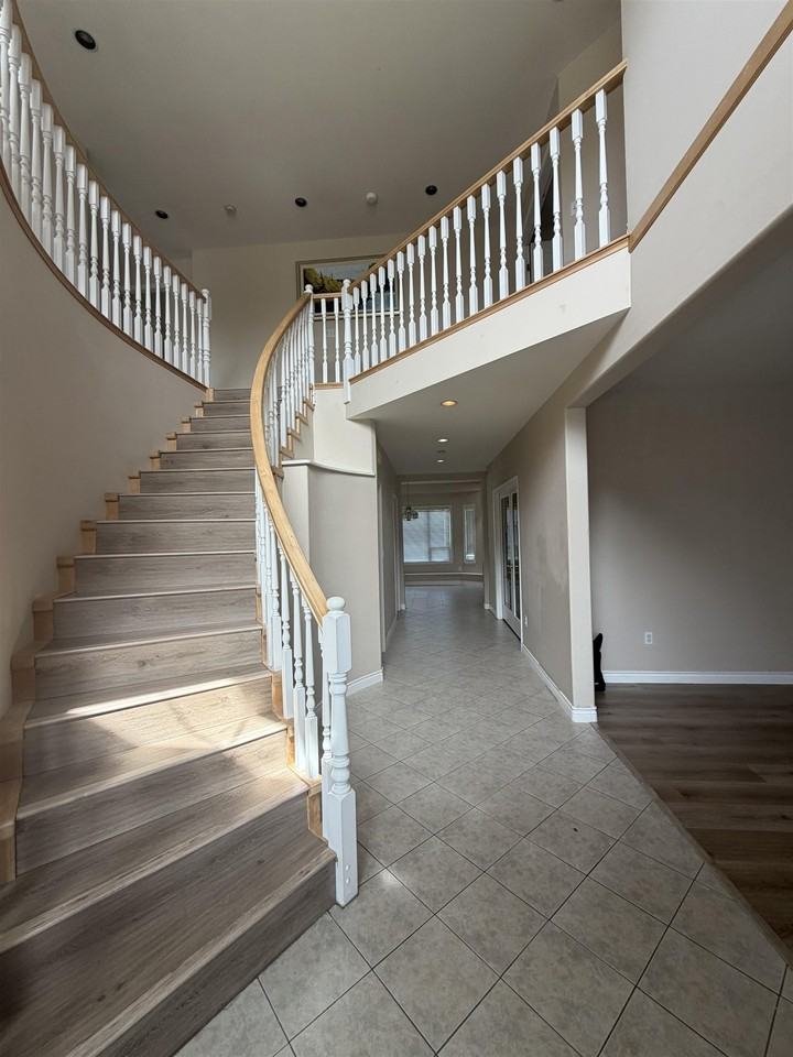 9228 Pinewell Crescent - Photo 2 of 13