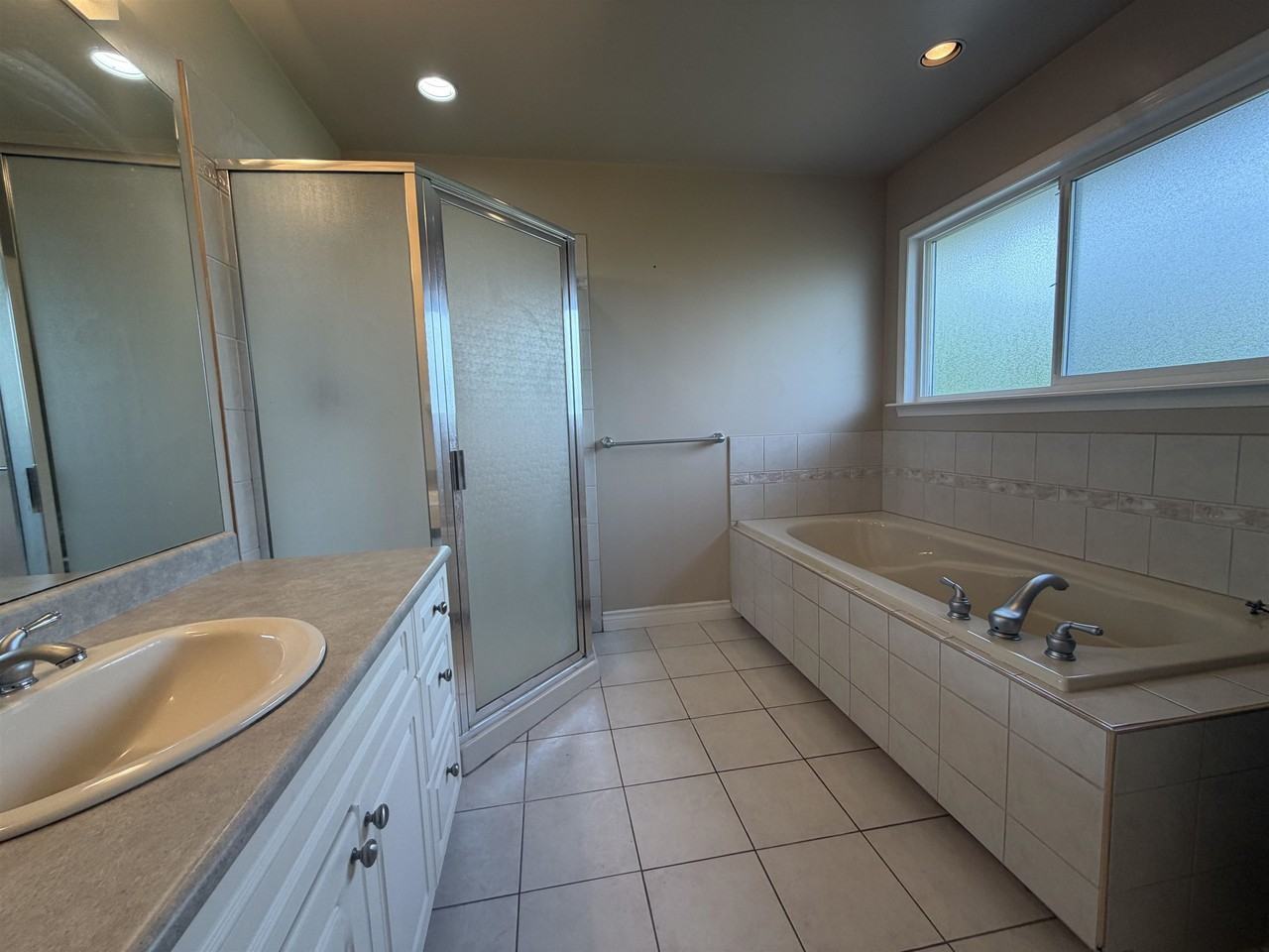 9228 Pinewell Crescent - Photo 5 of 13