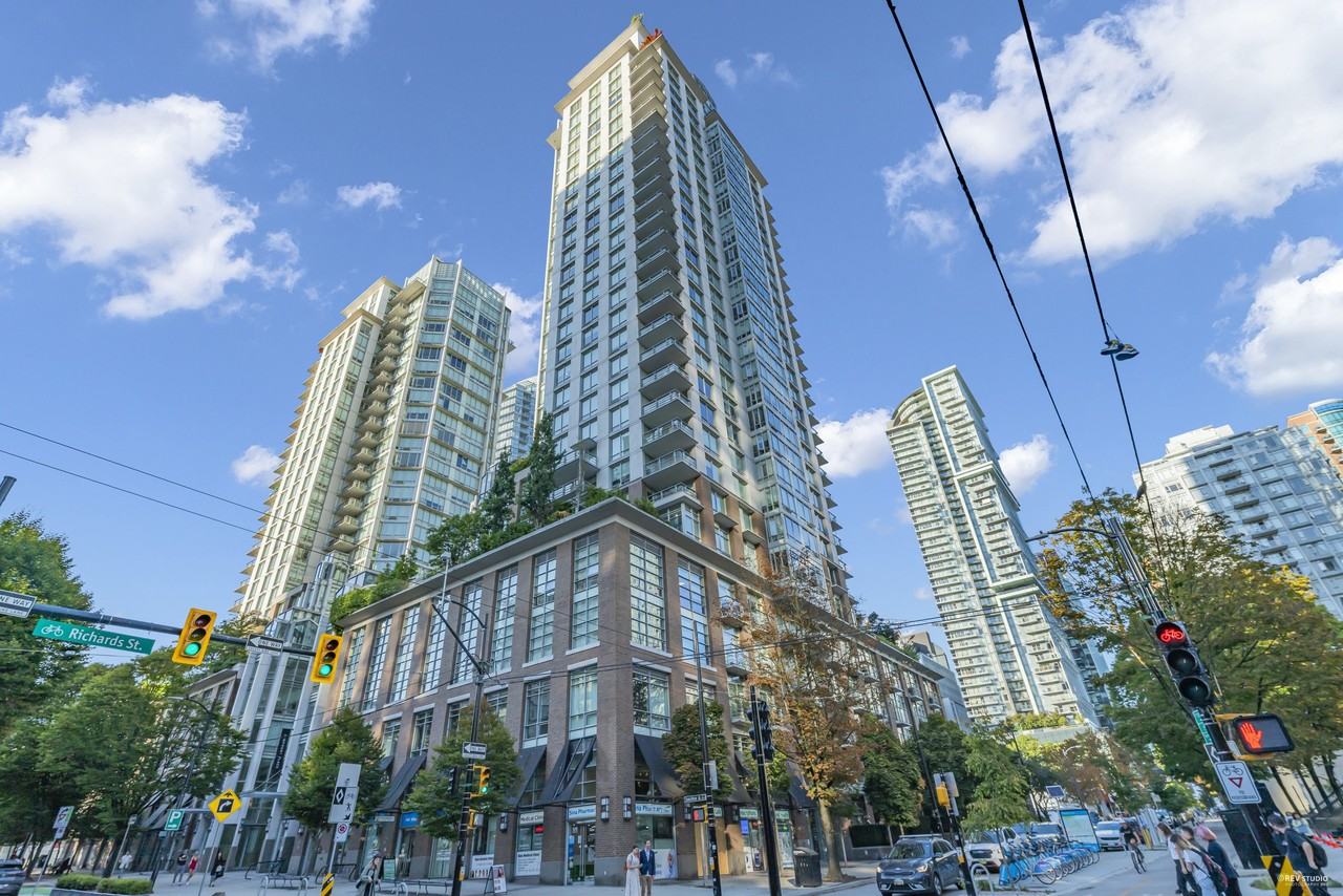 535 Smithe Street #606