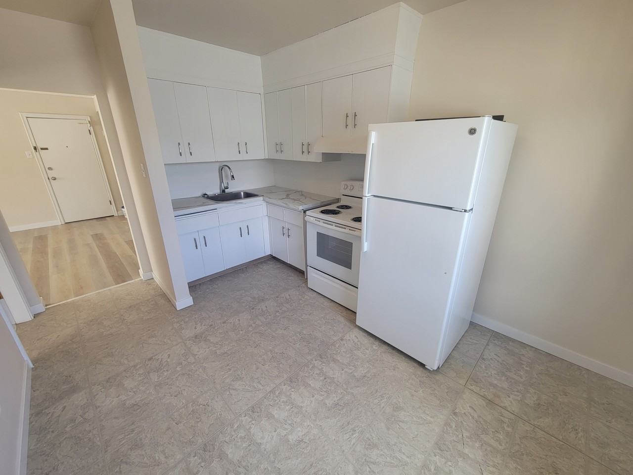 10976 124 St NW - #2 - Photo 2 of 8