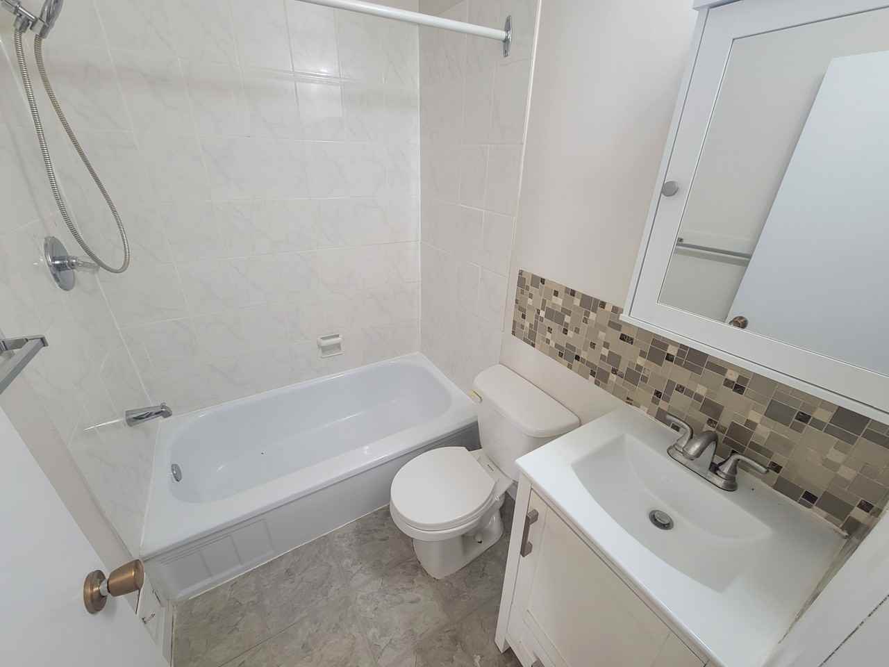 10976 124 St NW - #2 - Photo 5 of 8