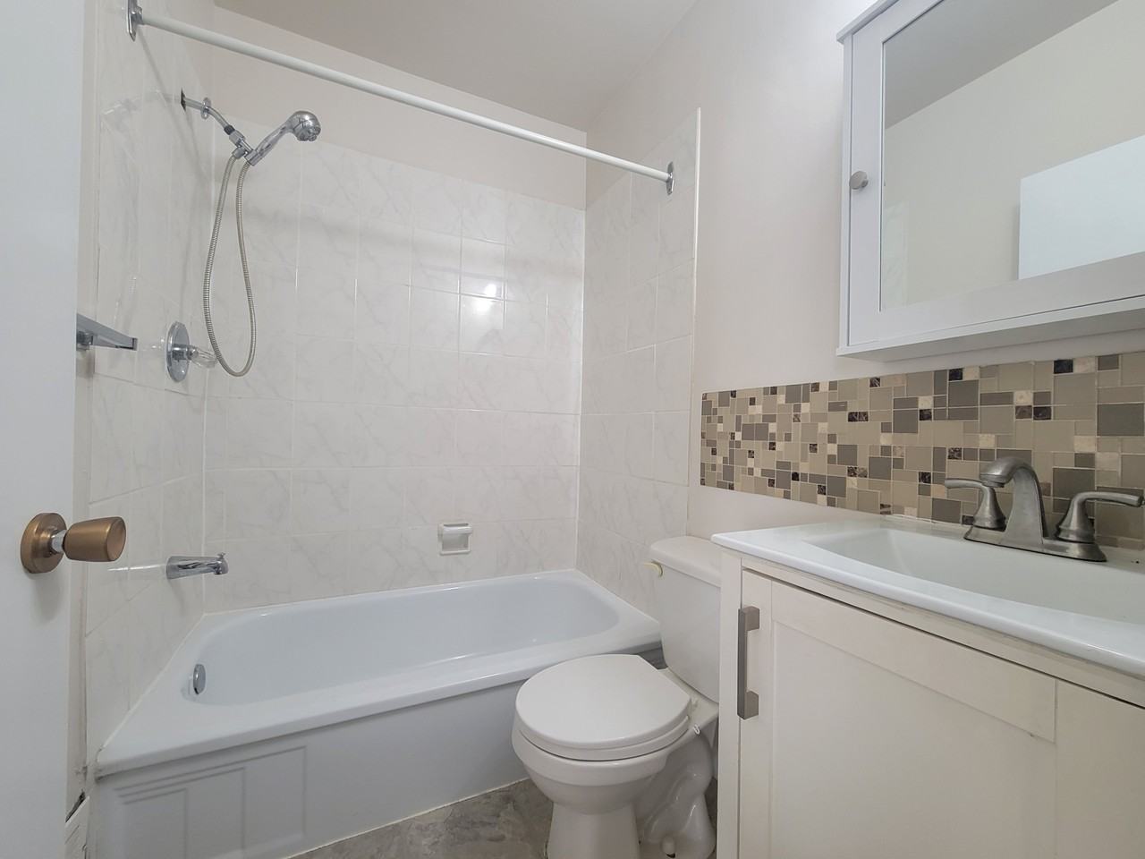 10976 124 St NW - #2 - Photo 6 of 8
