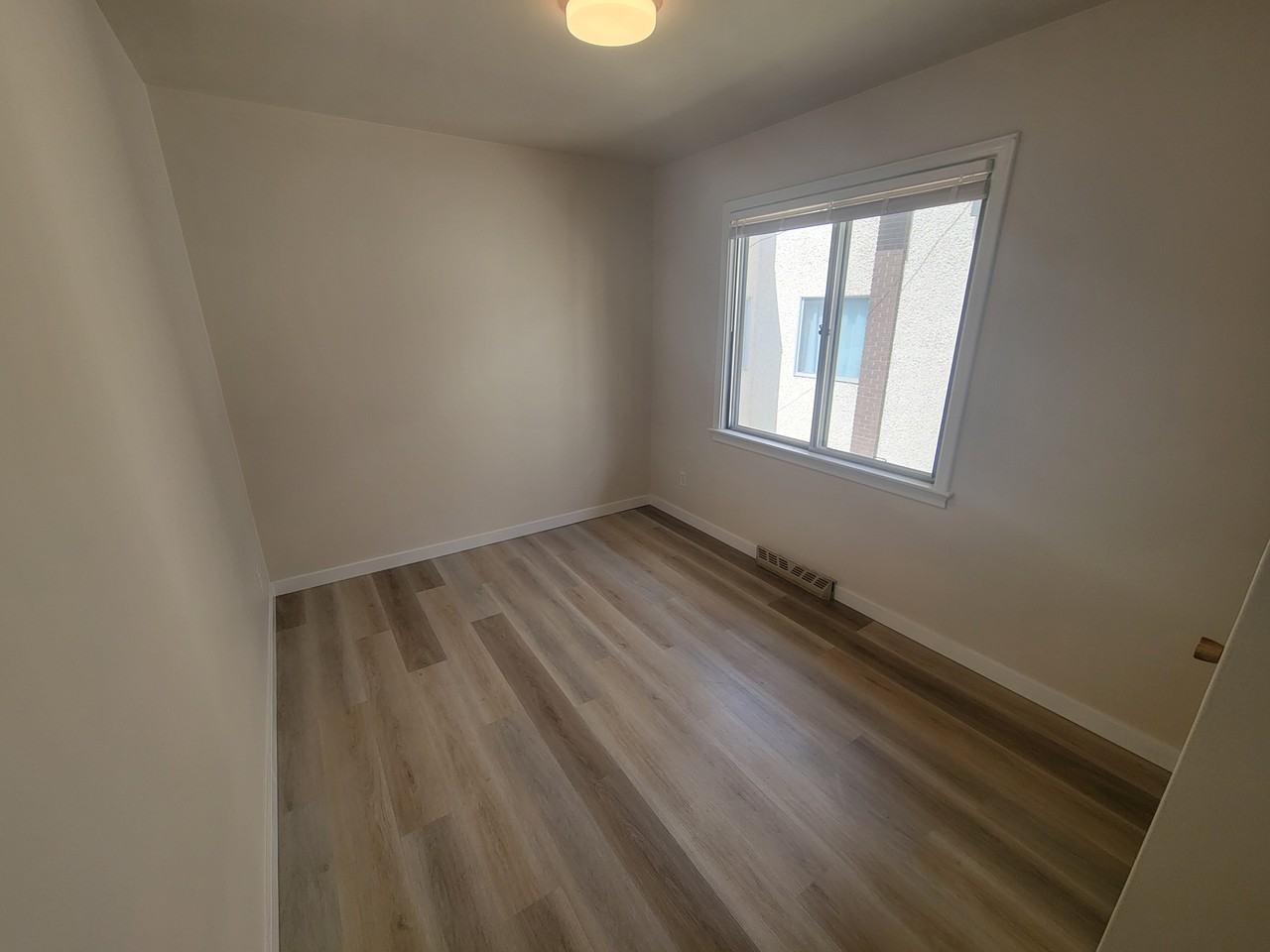 10976 124 St NW - #2 - Photo 7 of 8