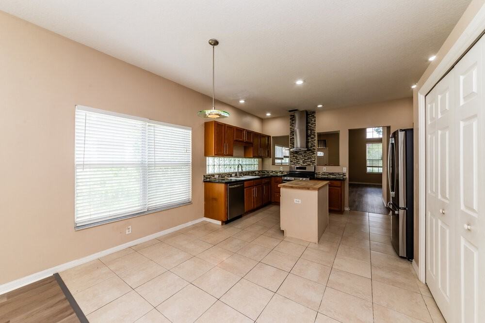 12336 Hollybush Ter - Photo 7 of 16