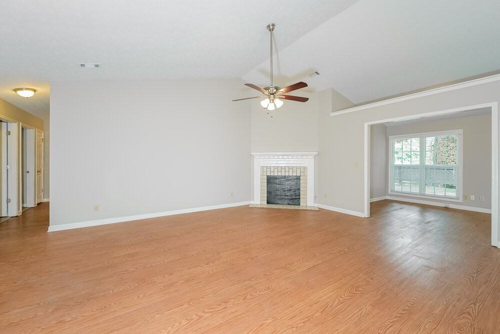 750 Paris Dr - Photo 3 of 16