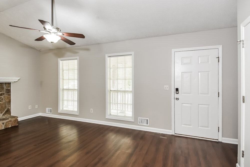 2985 Valley View Cir - Photo 6 of 18