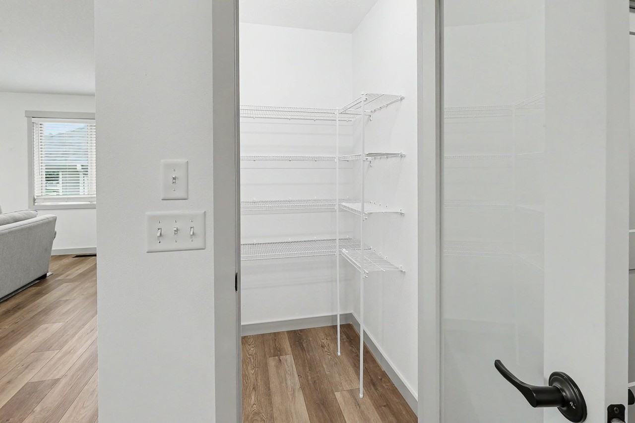 1009 E 6th St - Photo 5 of 29