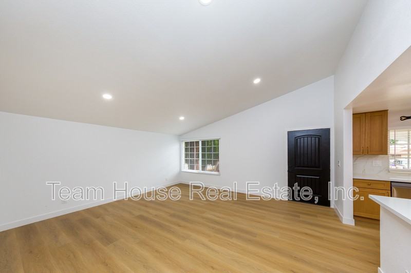 18735 Bookham Dr - Photo 4 of 27