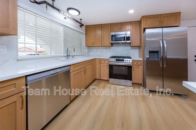 18735 Bookham Dr - Photo 6 of 27
