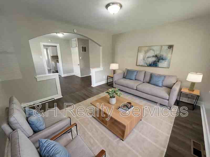 1727 S Randolph St - Photo 3 of 15