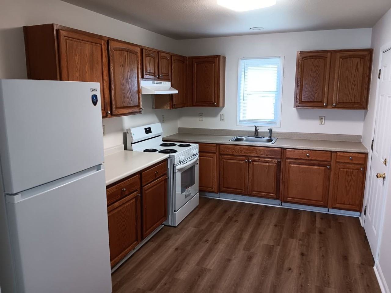 524 W Pleasant St - Photo 2 of 13