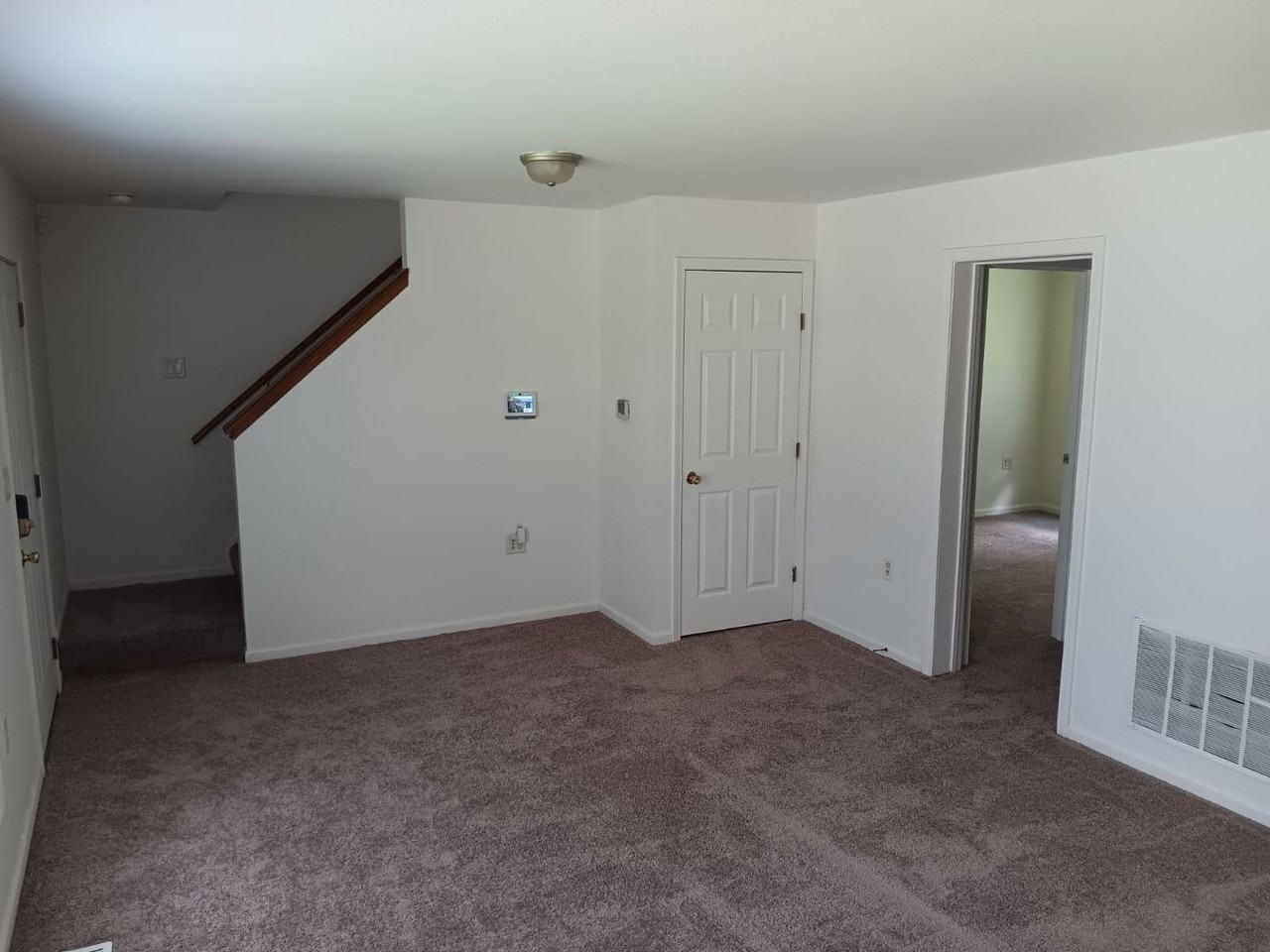 524 W Pleasant St - Photo 3 of 13