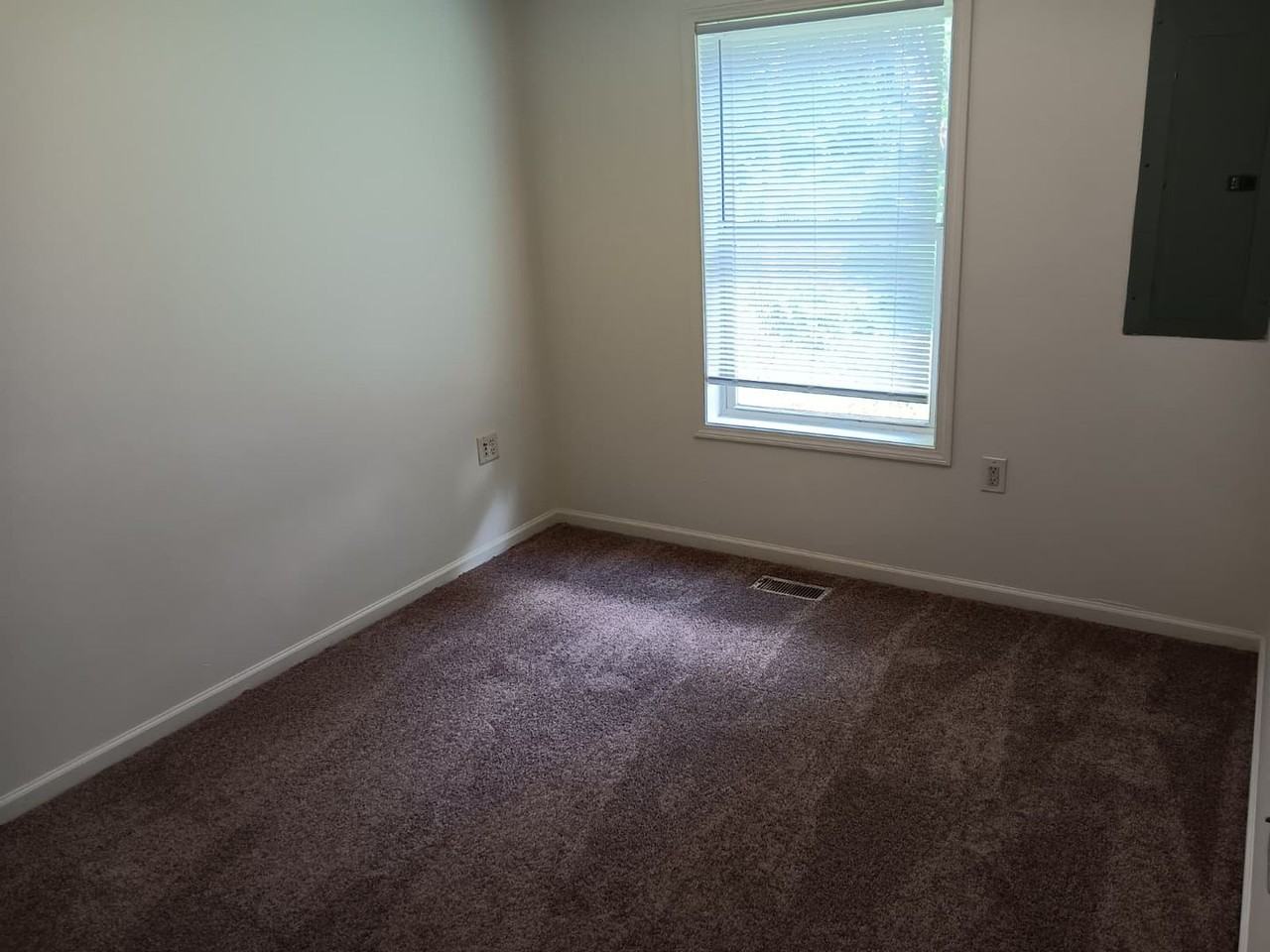 524 W Pleasant St - Photo 5 of 13
