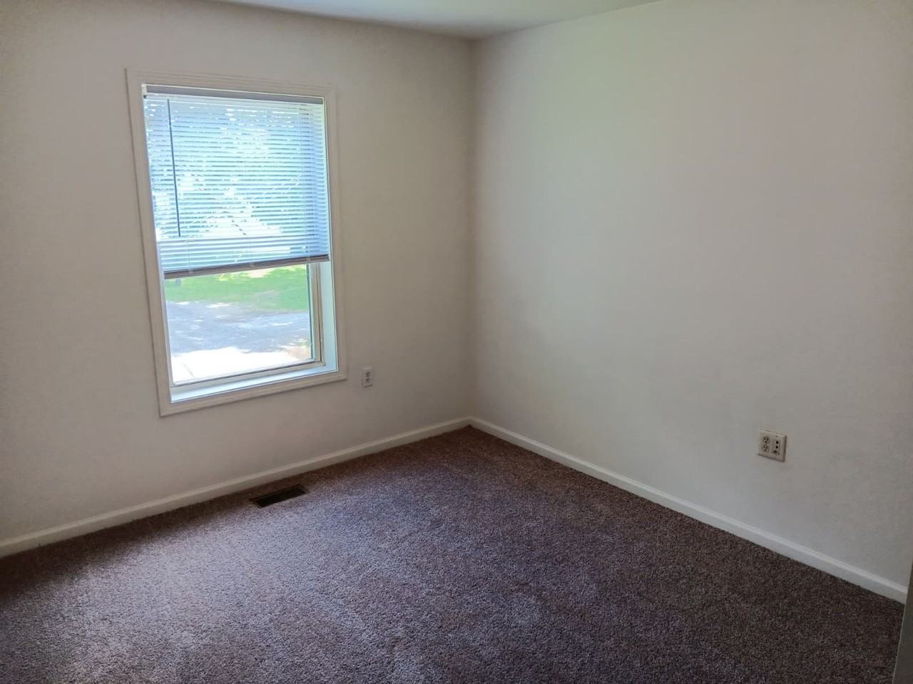 524 W Pleasant St - Photo 7 of 13