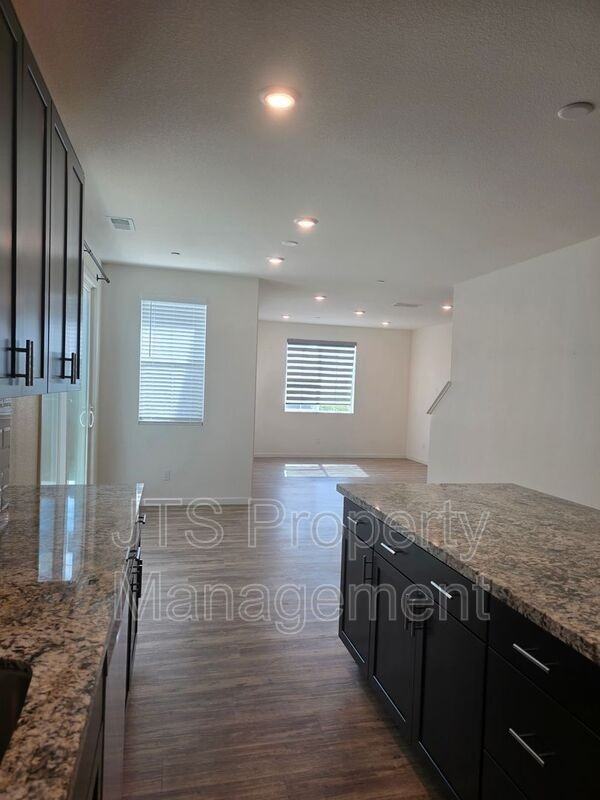 3217 Sunny Gate Ln - Photo 4 of 31