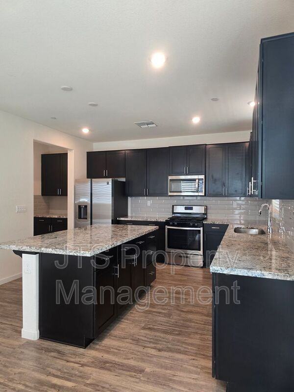 3217 Sunny Gate Ln - Photo 6 of 31